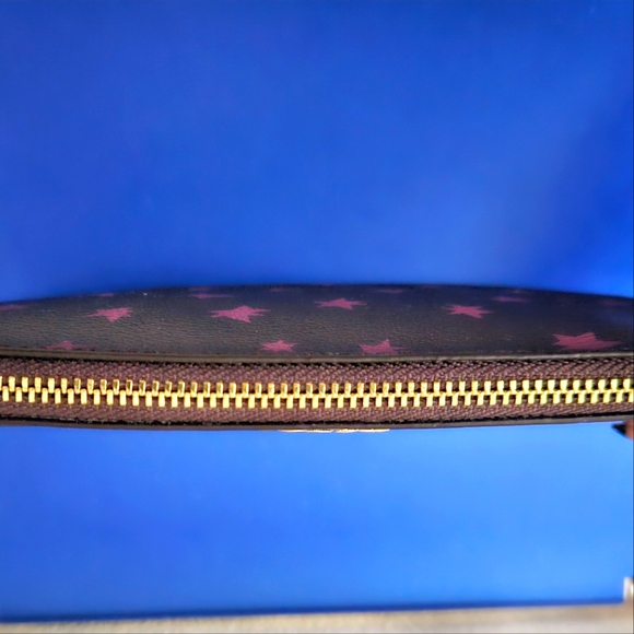 Large Corner Zip Wristlet - Picture 3 of 5